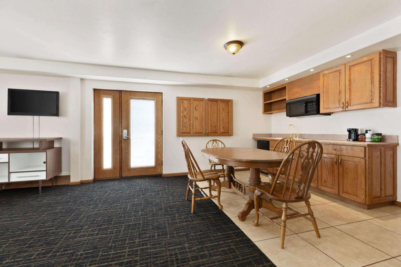 Howard Johnson By Wyndham Billings Esterno foto